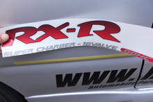 【整備873】RX-R サイドステッカー 貼り付け 3　ステッカー貼り付け
